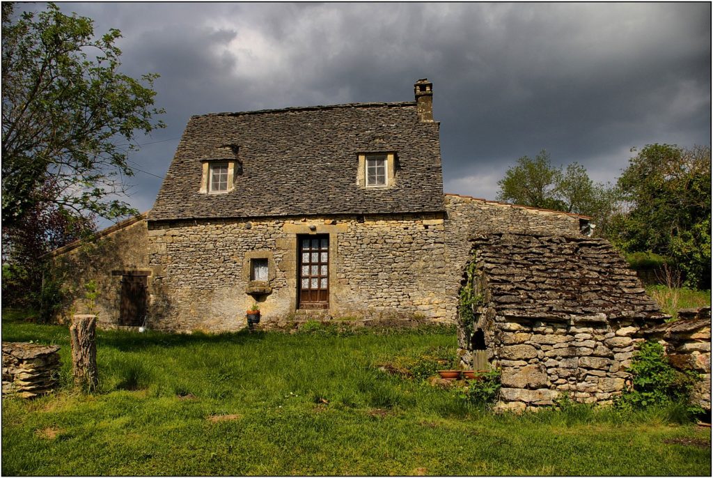 QUELLES FENÊTRES CHOISIR POUR UNE MAISON ANCIENNE? maison ancienne 1024x686 - QUELLES FENÊTRES CHOISIR POUR UNE MAISON ANCIENNE?