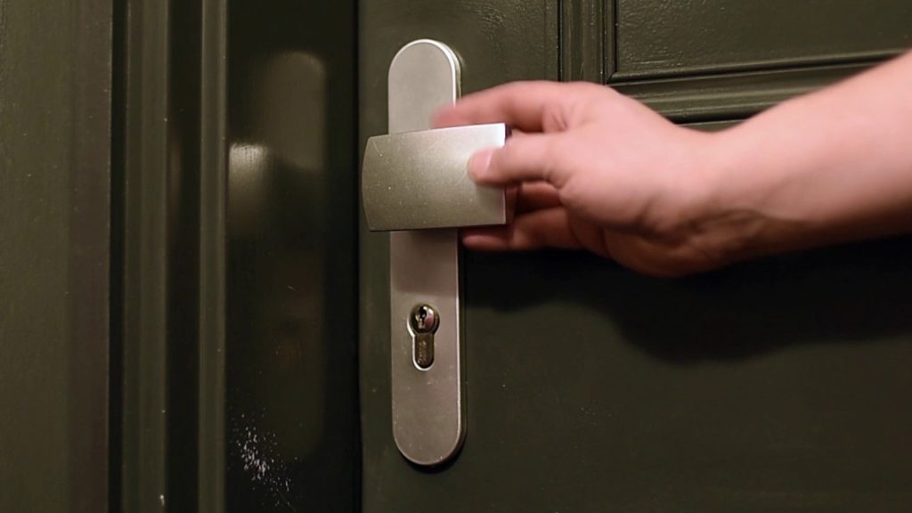 Quel type de pose choisir pour sa porte blindée ? maxresdefault 1024x576 - Quel type de pose choisir pour sa porte blindée ?