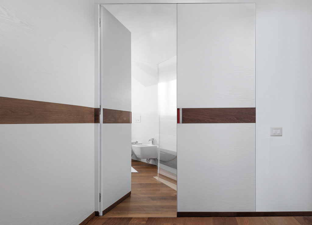 La porte battante, la porte traditionnelle par excellence porte battante 1024x738 - La porte battante, la porte traditionnelle par excellence