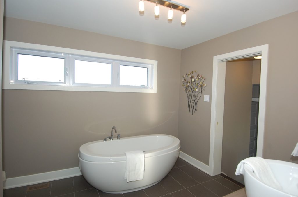 Quelle fenêtre choisir pour la salle de bain ? fenetre 1024x679 - Quelle fenêtre choisir pour la salle de bain ?